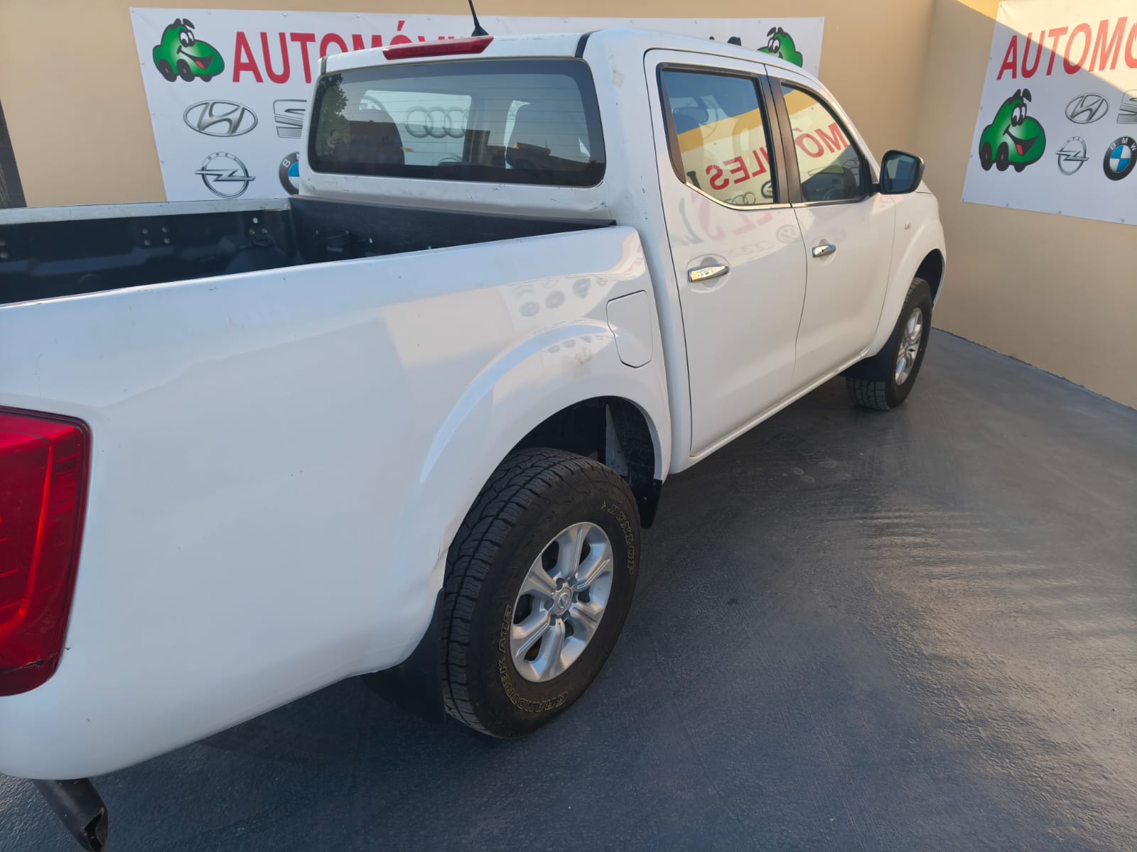Nissan Navara 2.3 dCi 163Cv 4x4 (2018) | 118.000 km 9 Nissan Navara 2.3 dCi 163Cv 4x4 (2018) | 118.000 km - Imagen 9